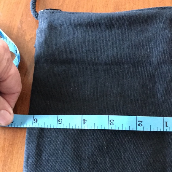 Small shoulder bag made in India with elephant motif, two compartments w zippers - Picture 4 of 9